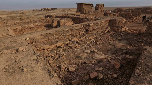 Arkeolog Irak Kumpulkan Harta Karun Kuno yang Dirusak oleh ISIS